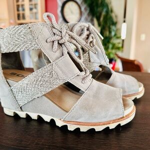 Sorel Women's Light Gray Lace-Up Sandals